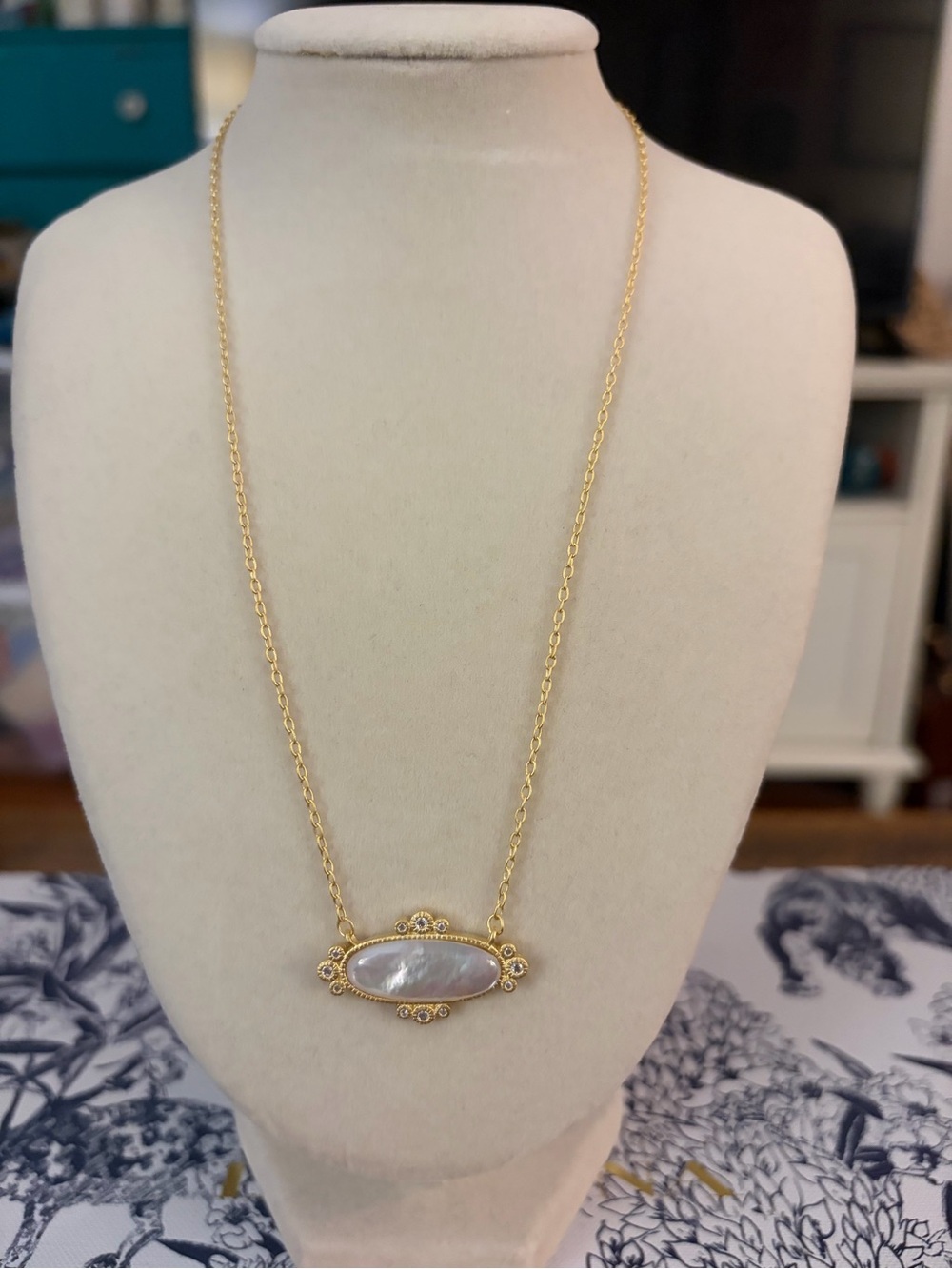 FREIDA ROTHMAN ✨ Mother-of-Pearl Statement Necklace